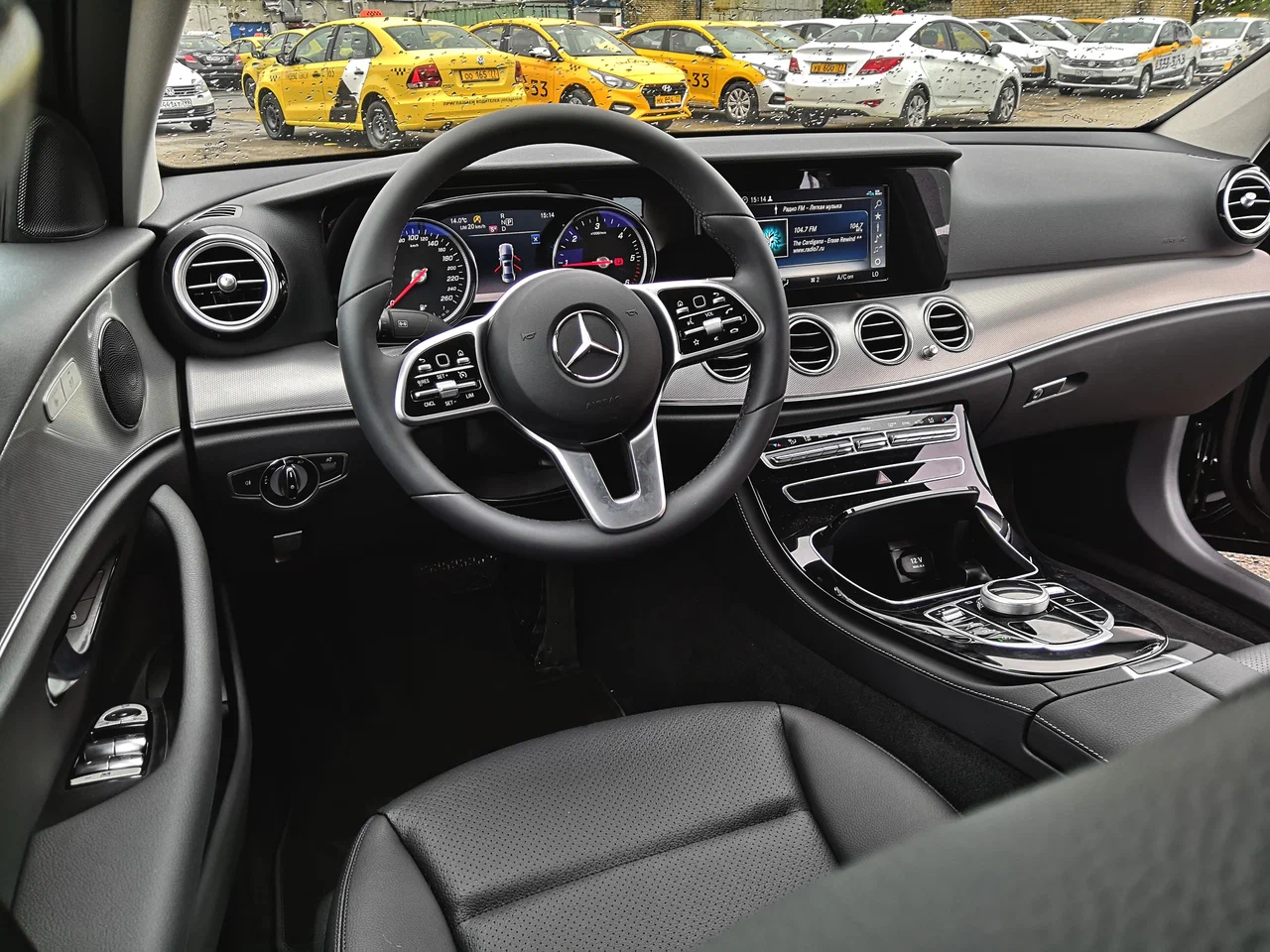 Автомобиль Мерседес Такси Ритм